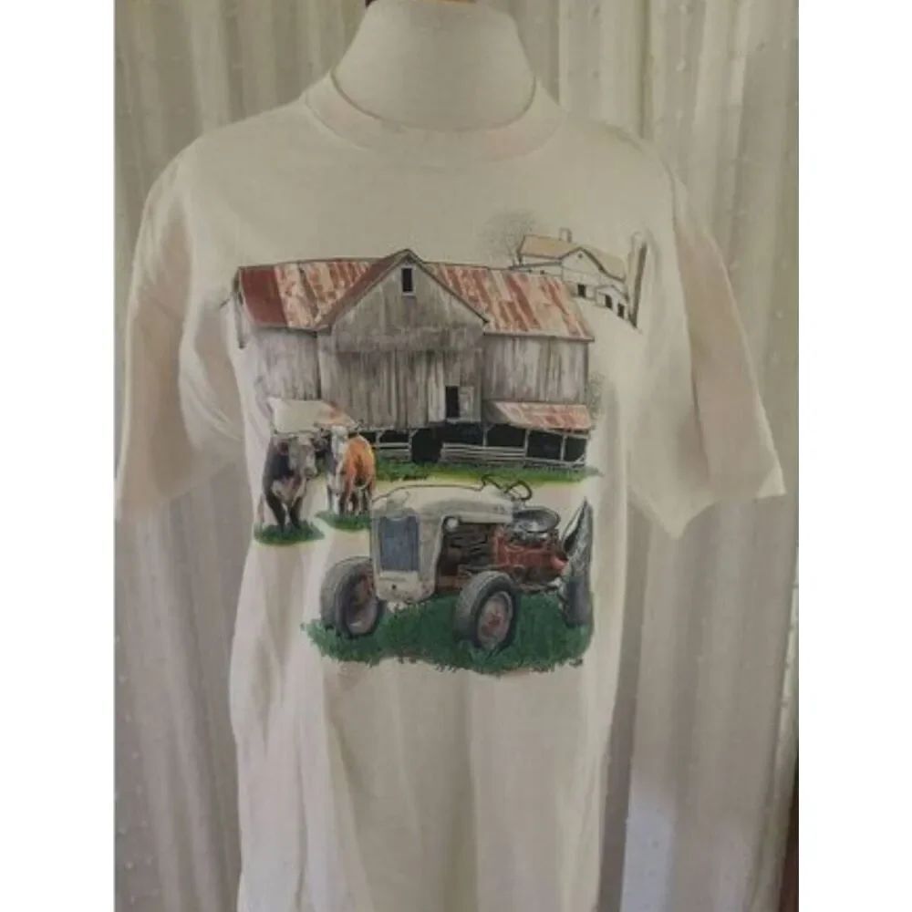 E37 Delta Farmyard Cotton Graphic T-shirt in White with Barn Cows and Tractor